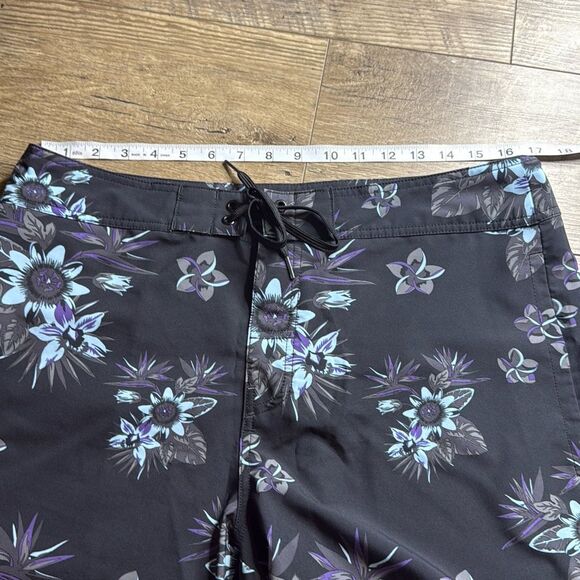Travis Mathew Men's Tropical Tiki Time Surf Board Shorts Black Size L - Picture 6 of 7